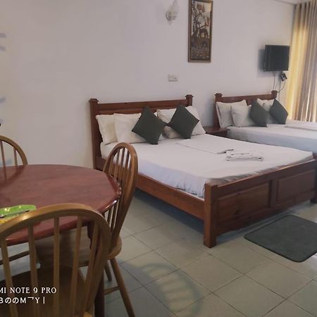 Oasis Beach Resort Negombo Exteriör bild