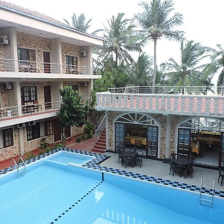 Oasis Beach Resort Negombo Exteriör bild