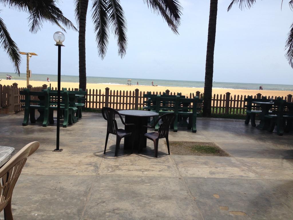 Oasis Beach Resort Negombo Exteriör bild