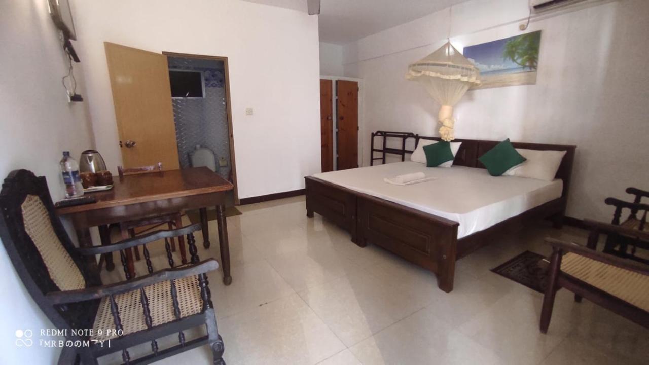 Oasis Beach Resort Negombo Exteriör bild