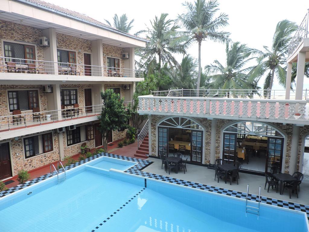 Oasis Beach Resort Negombo Exteriör bild