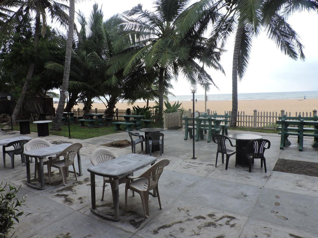 Oasis Beach Resort Negombo Exteriör bild