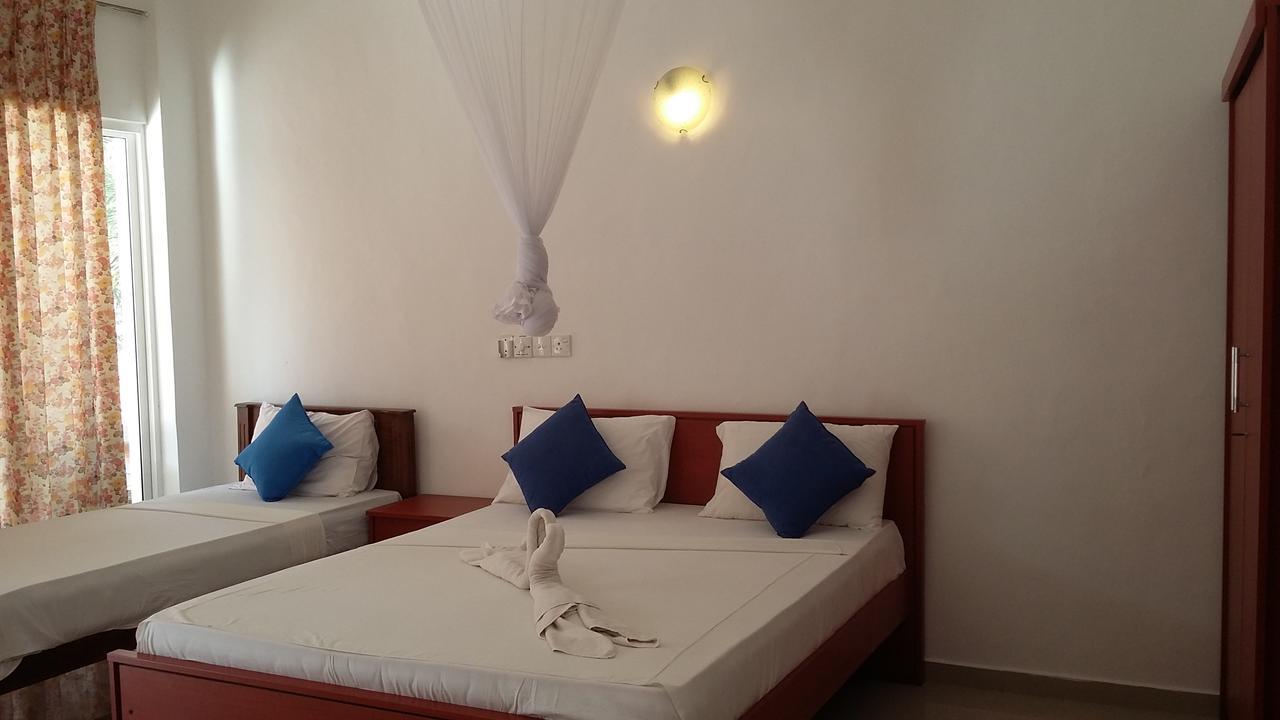 Oasis Beach Resort Negombo Exteriör bild